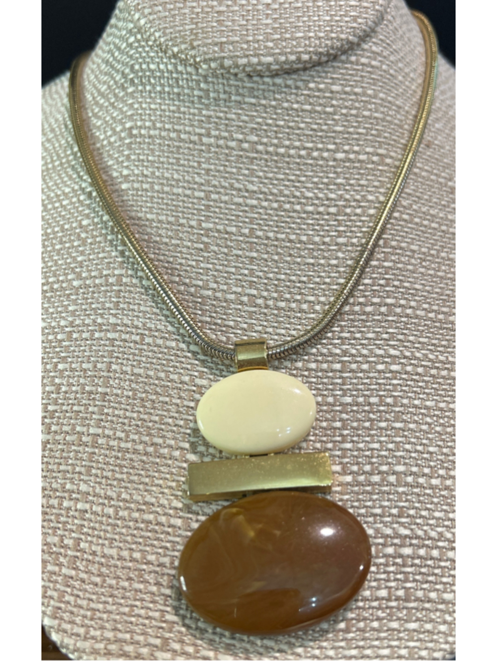 Women's Avon Necklace One Size Brown Beige Geometric Pendant 22” - Picture 6 of 6